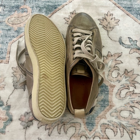 Burberry Low Top Leather Sneakers - Picture 8 of 16